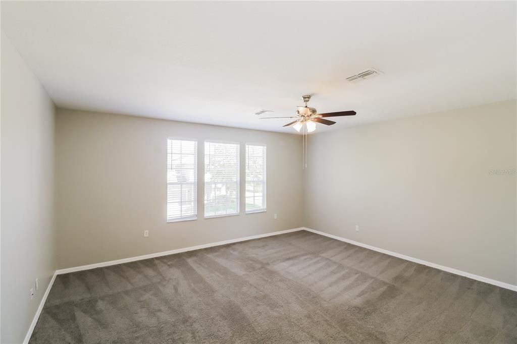 For Sale: $390,000 (4 beds, 2 baths, 2513 Square Feet)
