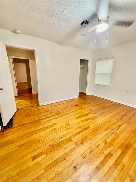 For Rent: $1,700 (2 beds, 1 baths, 1422 Square Feet)