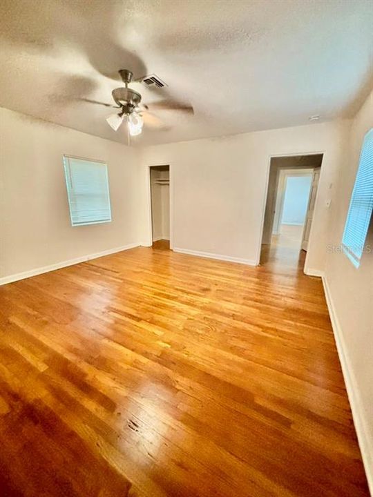 For Rent: $1,700 (2 beds, 1 baths, 1422 Square Feet)