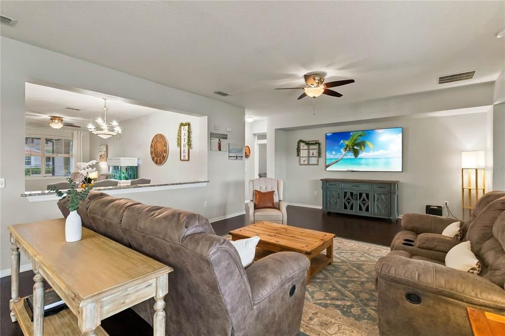 En Venta: $469,900 (3 camas, 2 baños, 2254 Pies cuadrados)