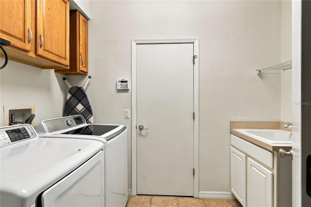En Venta: $469,900 (3 camas, 2 baños, 2254 Pies cuadrados)