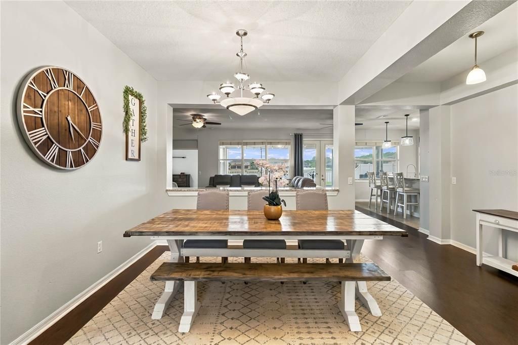 En Venta: $469,900 (3 camas, 2 baños, 2254 Pies cuadrados)