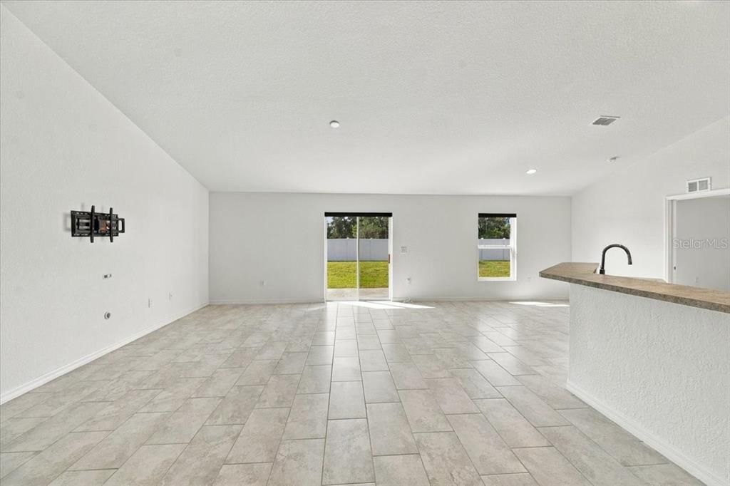 En Venta: $405,000 (3 camas, 2 baños, 1786 Pies cuadrados)