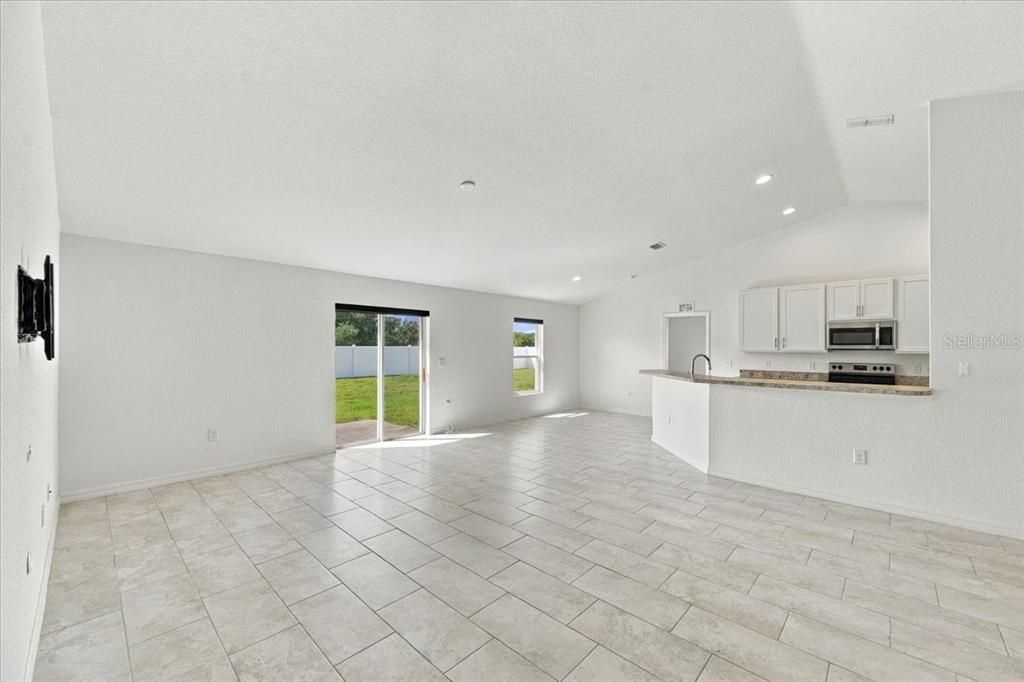 En Venta: $405,000 (3 camas, 2 baños, 1786 Pies cuadrados)