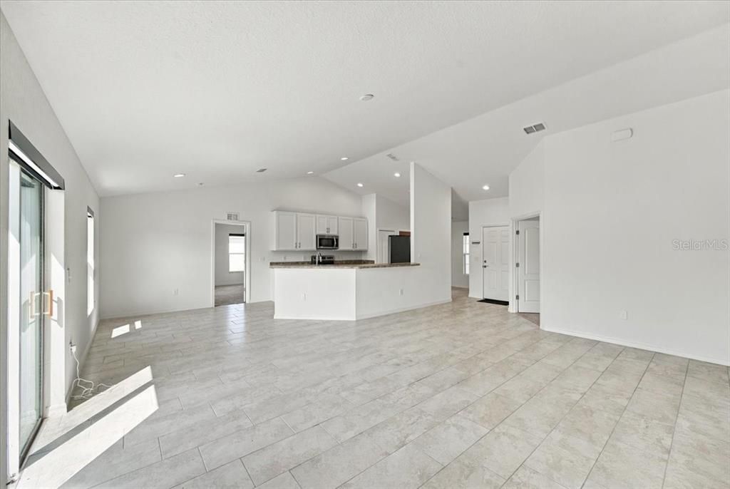 En Venta: $405,000 (3 camas, 2 baños, 1786 Pies cuadrados)