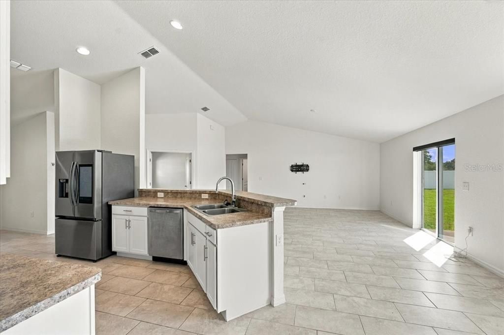 En Venta: $405,000 (3 camas, 2 baños, 1786 Pies cuadrados)