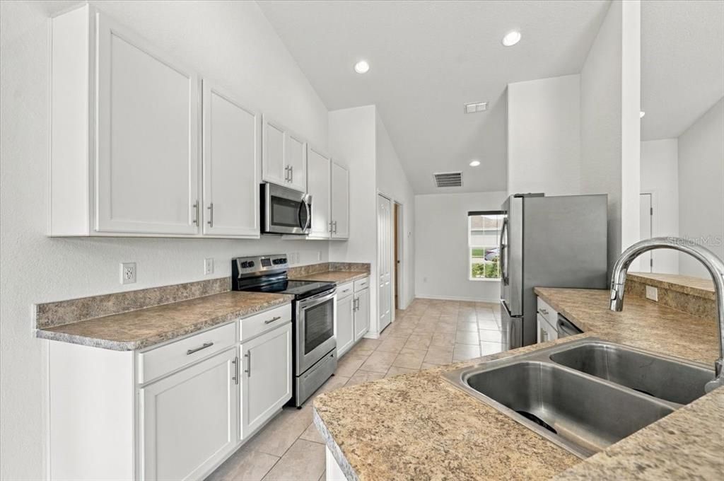 En Venta: $405,000 (3 camas, 2 baños, 1786 Pies cuadrados)