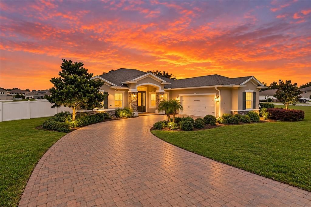For Sale: $499,500 (3 beds, 3 baths, 2592 Square Feet)