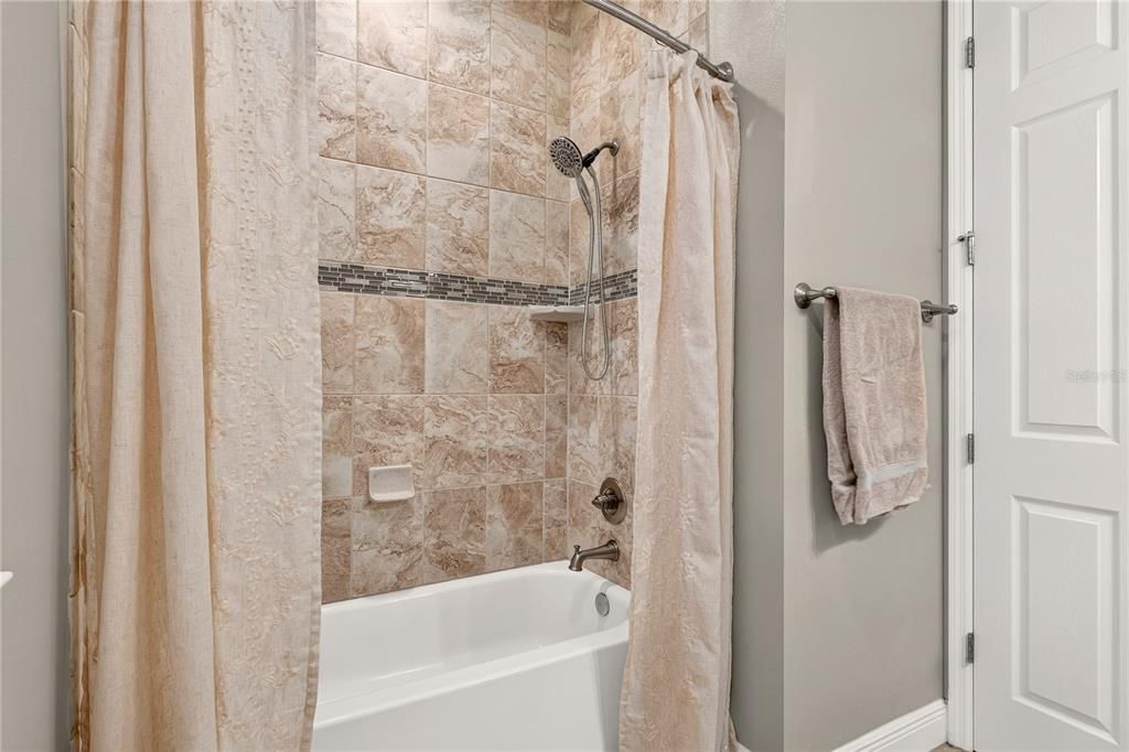 For Sale: $499,500 (3 beds, 3 baths, 2592 Square Feet)