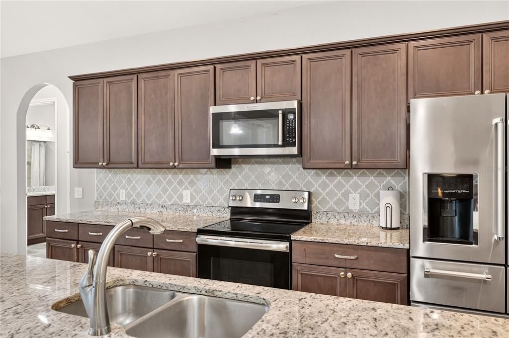 For Sale: $499,500 (3 beds, 3 baths, 2592 Square Feet)