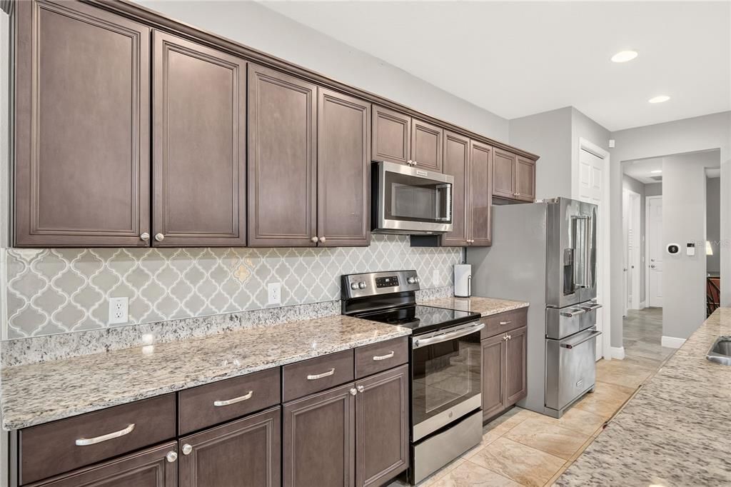 For Sale: $499,500 (3 beds, 3 baths, 2592 Square Feet)