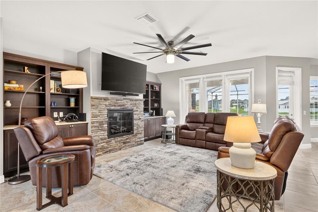 For Sale: $499,500 (3 beds, 3 baths, 2592 Square Feet)