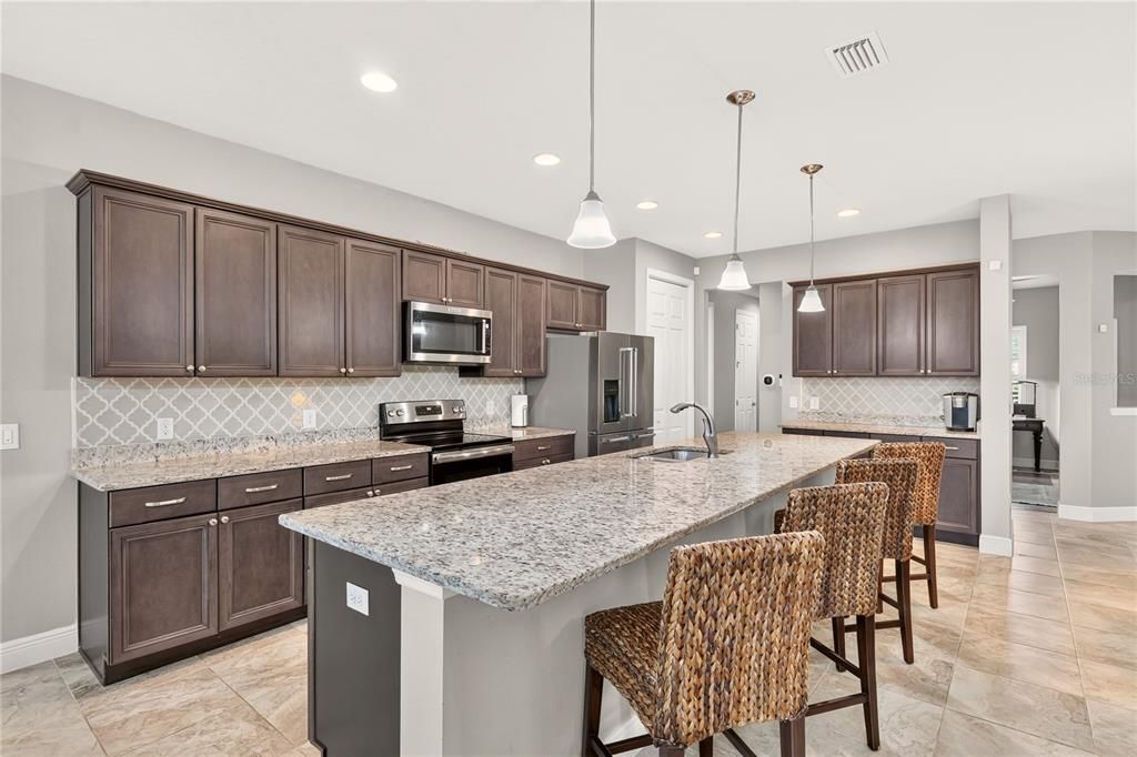 For Sale: $499,500 (3 beds, 3 baths, 2592 Square Feet)