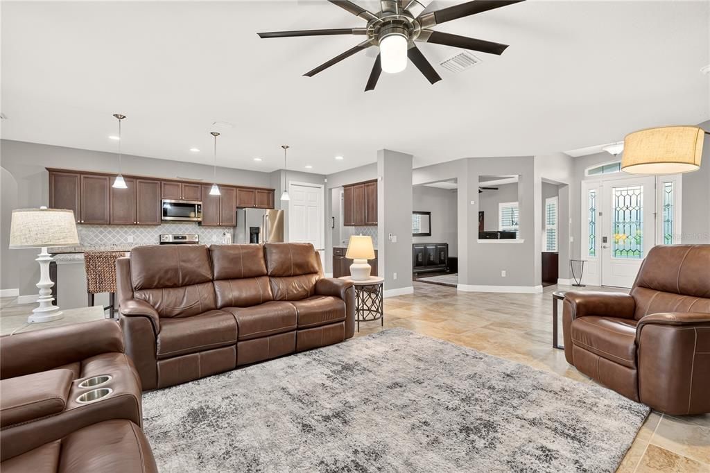 For Sale: $499,500 (3 beds, 3 baths, 2592 Square Feet)