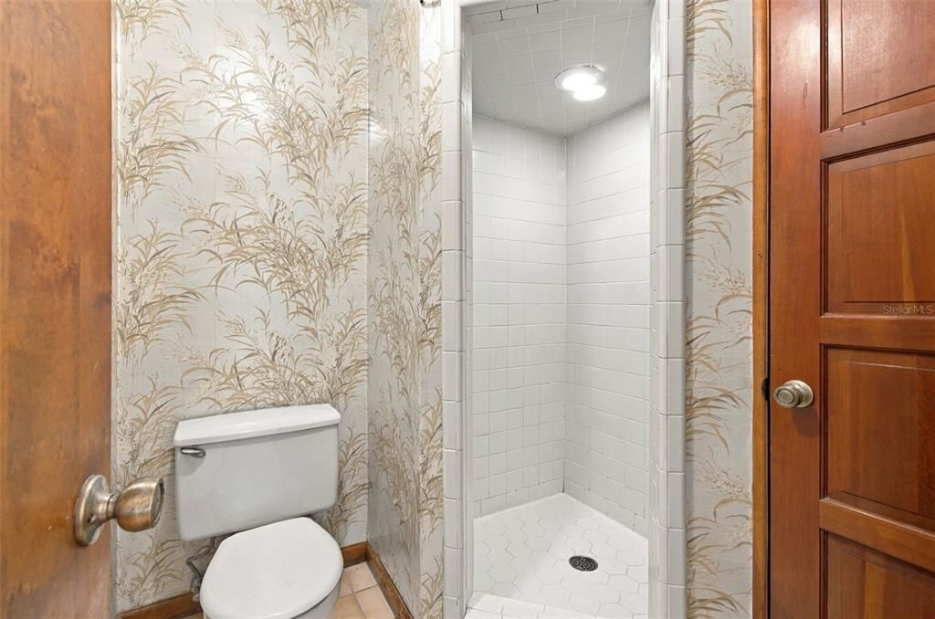 На продажу: $349,000 (3 спален, 2 ванн, 2035 Квадратных фут)