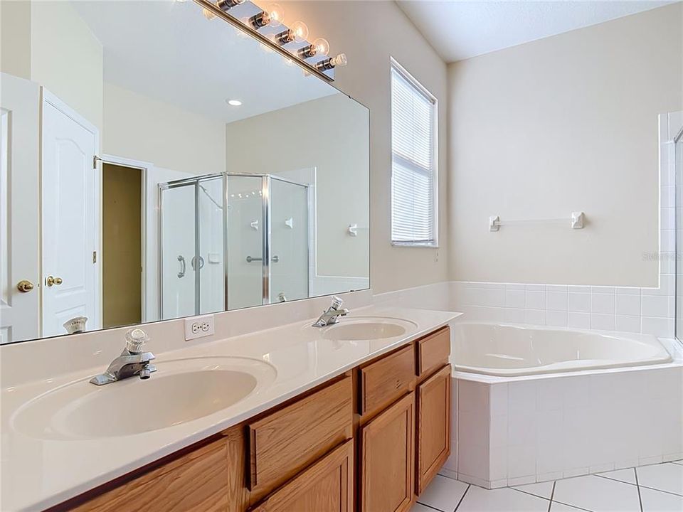 For Sale: $349,900 (3 beds, 2 baths, 1557 Square Feet)