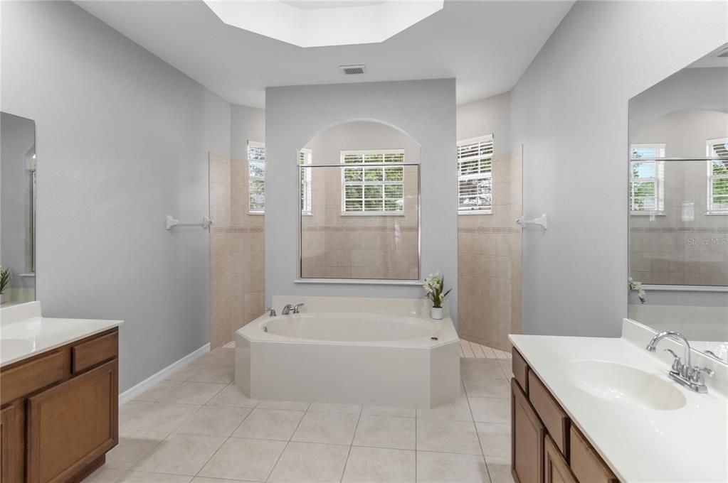 For Rent: $2,990 (4 beds, 3 baths, 2807 Square Feet)