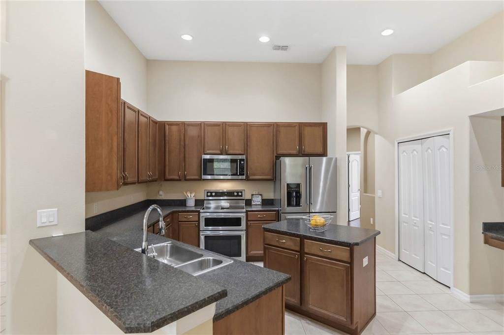 For Rent: $2,990 (4 beds, 3 baths, 2807 Square Feet)