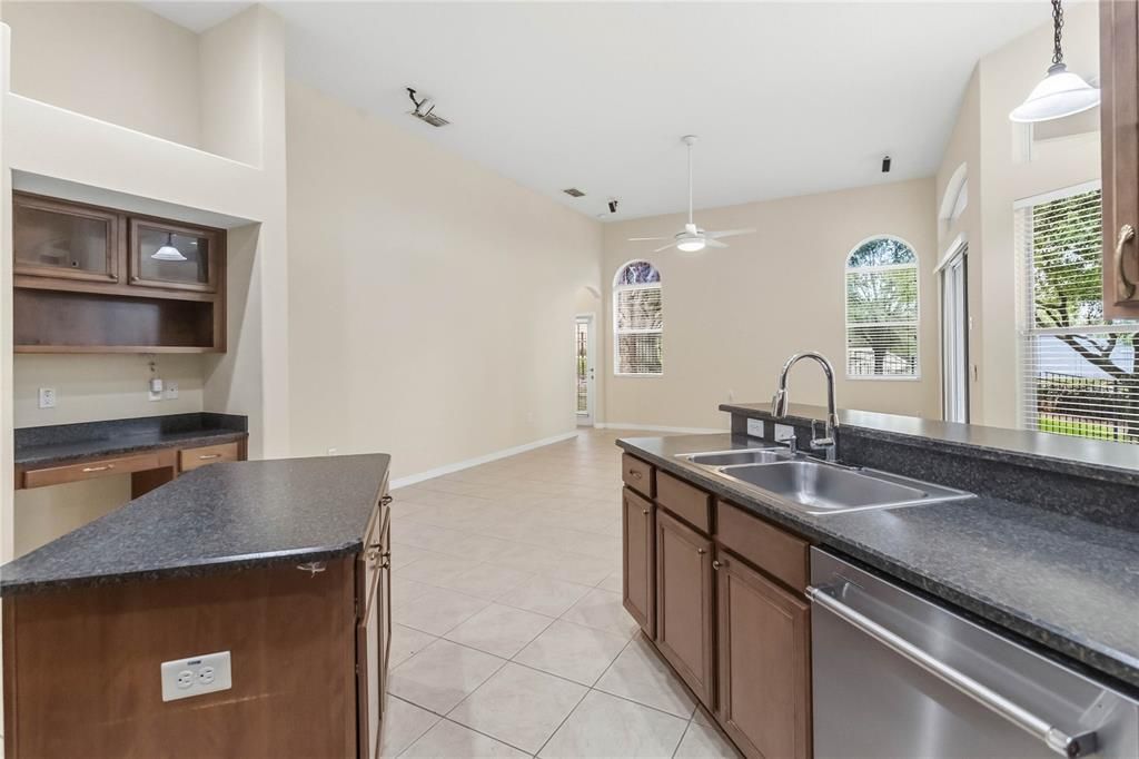 For Rent: $2,990 (4 beds, 3 baths, 2807 Square Feet)