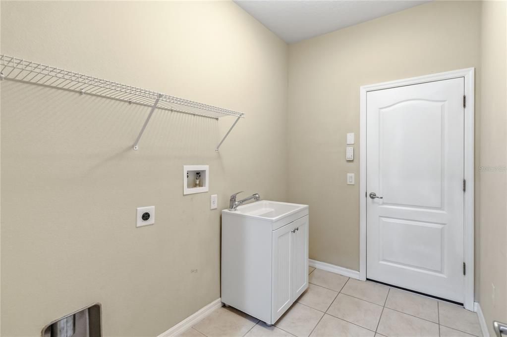For Rent: $2,990 (4 beds, 3 baths, 2807 Square Feet)