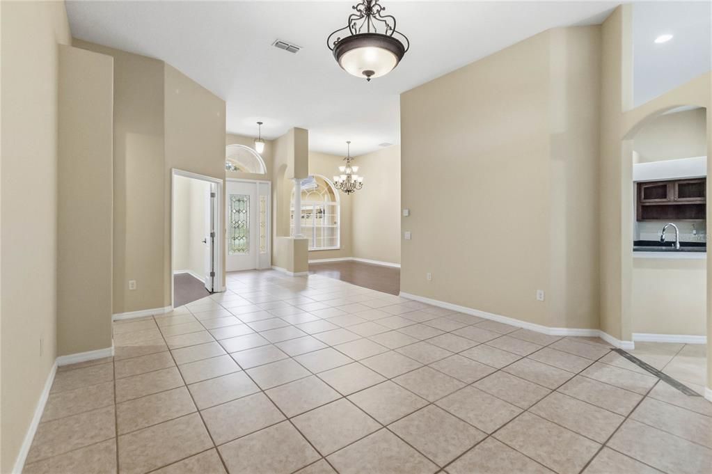 For Rent: $2,990 (4 beds, 3 baths, 2807 Square Feet)