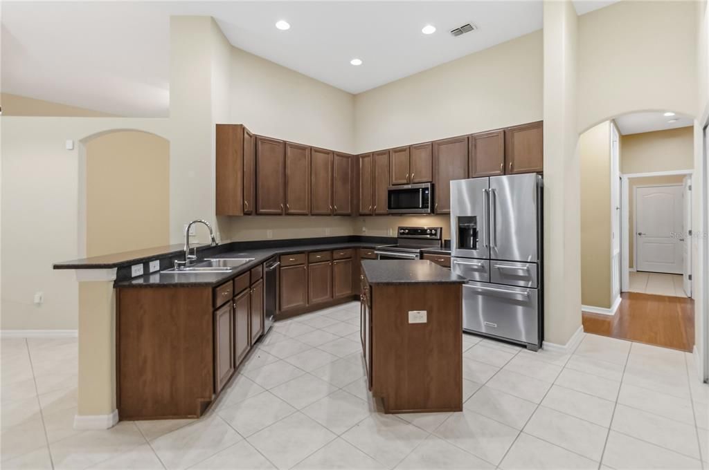 For Rent: $2,990 (4 beds, 3 baths, 2807 Square Feet)