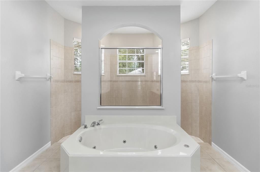 For Rent: $2,990 (4 beds, 3 baths, 2807 Square Feet)