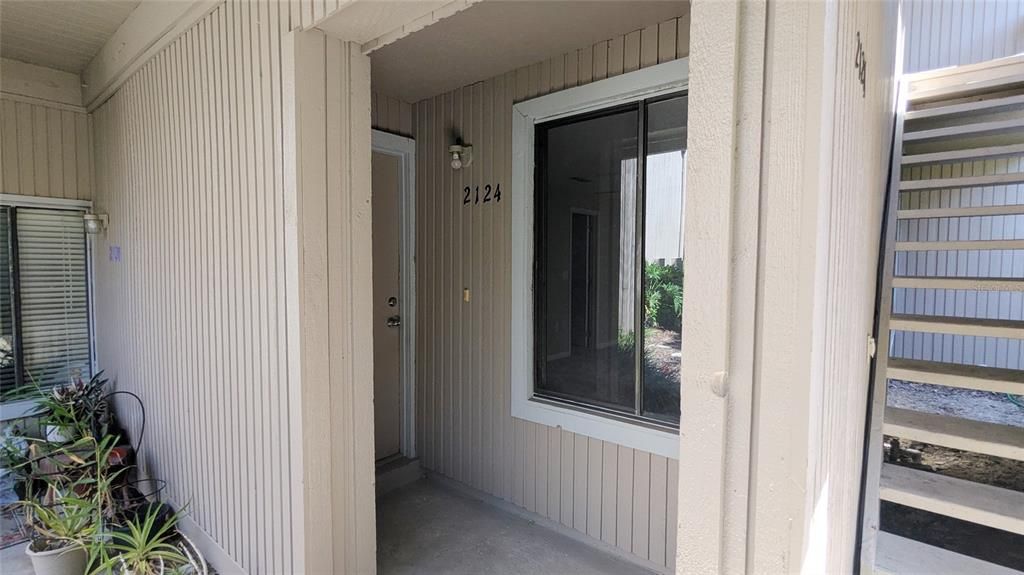For Sale: $169,000 (1 beds, 1 baths, 963 Square Feet)