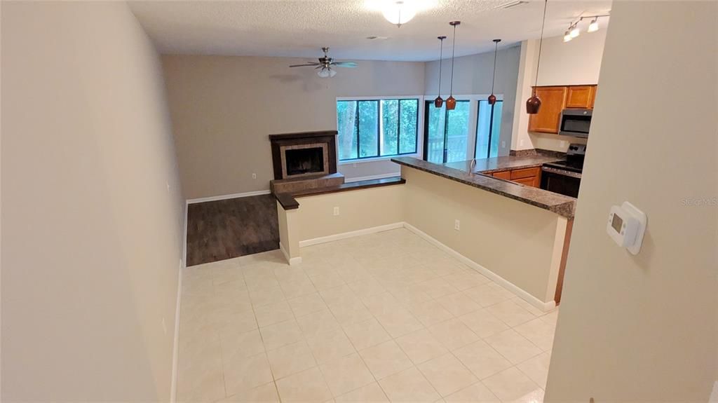 For Sale: $169,000 (1 beds, 1 baths, 963 Square Feet)