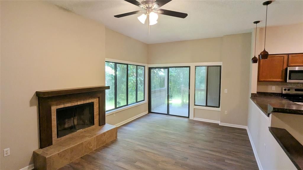 For Sale: $169,000 (1 beds, 1 baths, 963 Square Feet)