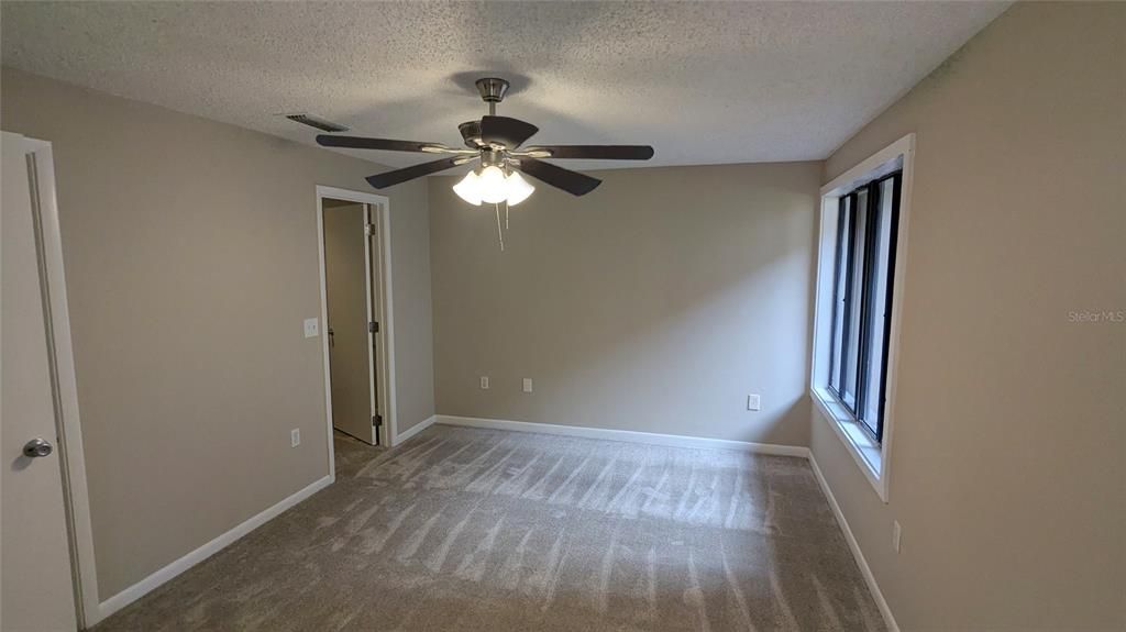 For Sale: $169,000 (1 beds, 1 baths, 963 Square Feet)