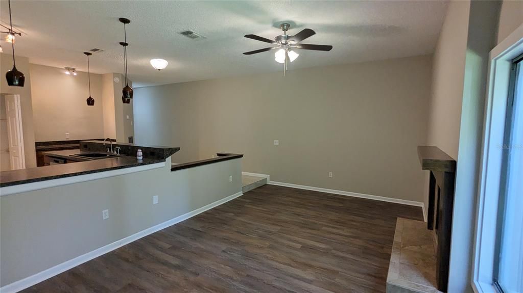 For Sale: $169,000 (1 beds, 1 baths, 963 Square Feet)