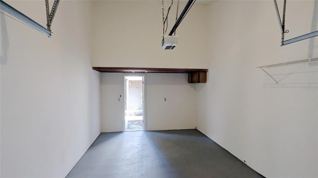 For Sale: $169,000 (1 beds, 1 baths, 963 Square Feet)