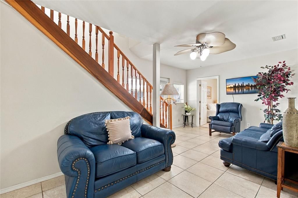 For Sale: $267,950 (2 beds, 1 baths, 1383 Square Feet)