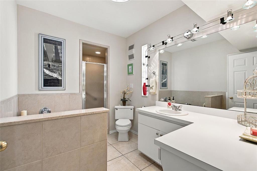 For Sale: $267,950 (2 beds, 1 baths, 1383 Square Feet)