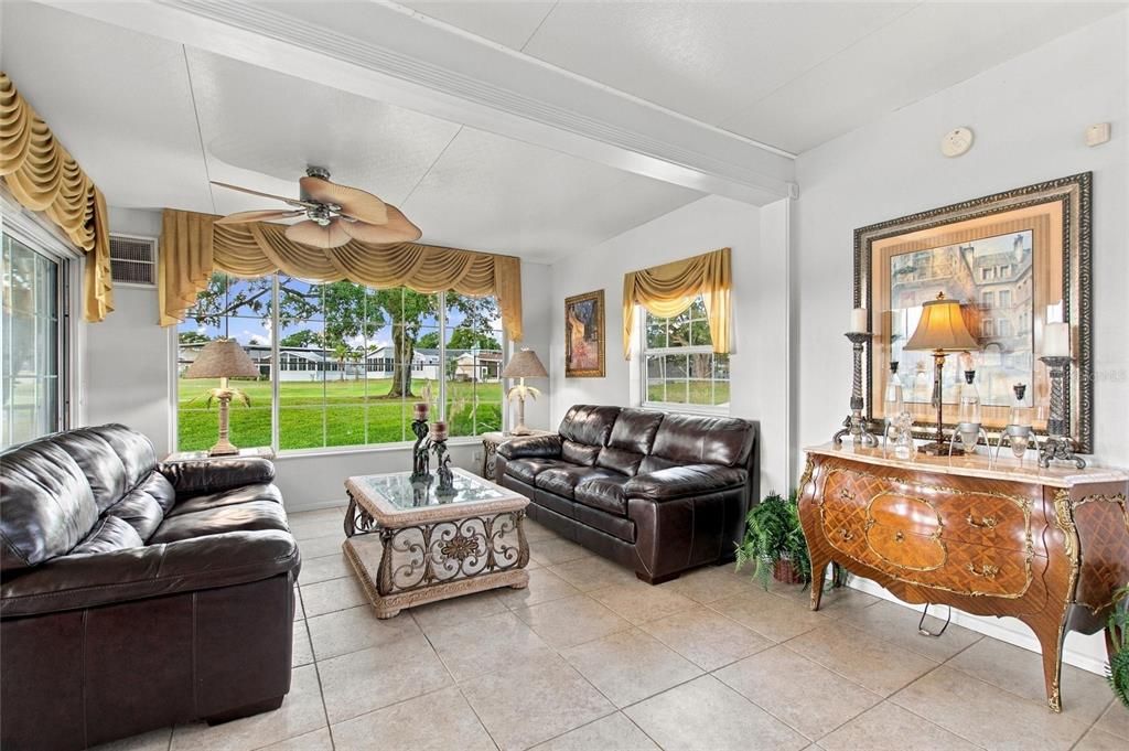 For Sale: $267,950 (2 beds, 1 baths, 1383 Square Feet)