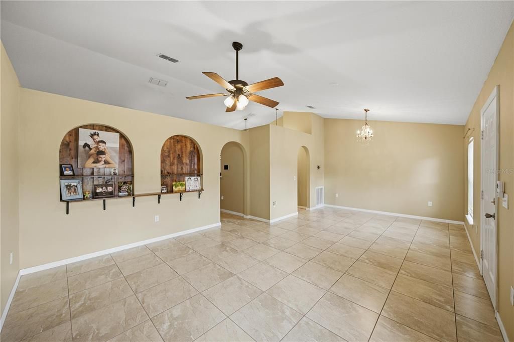 For Sale: $265,000 (3 beds, 2 baths, 1648 Square Feet)