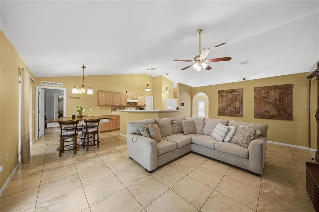 For Sale: $265,000 (3 beds, 2 baths, 1648 Square Feet)