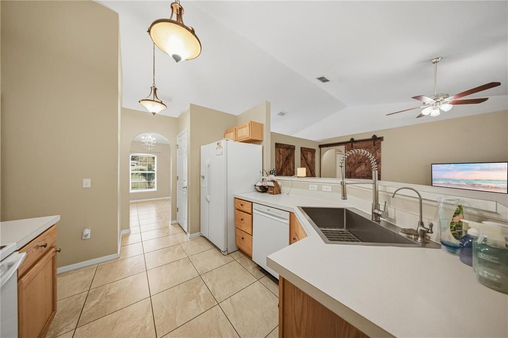 For Sale: $265,000 (3 beds, 2 baths, 1648 Square Feet)