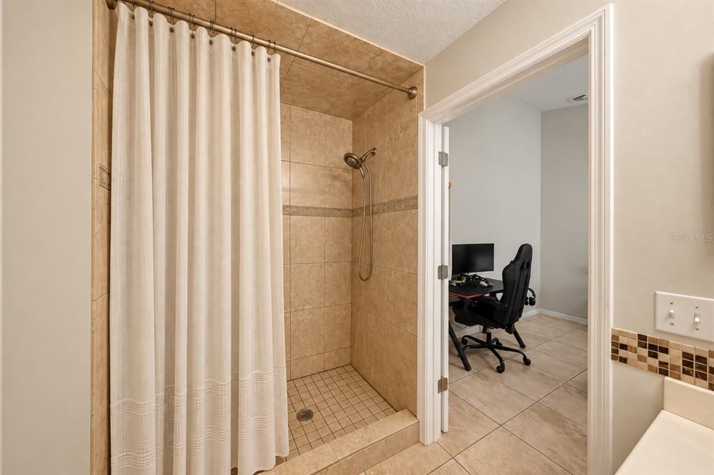 For Sale: $265,000 (3 beds, 2 baths, 1648 Square Feet)