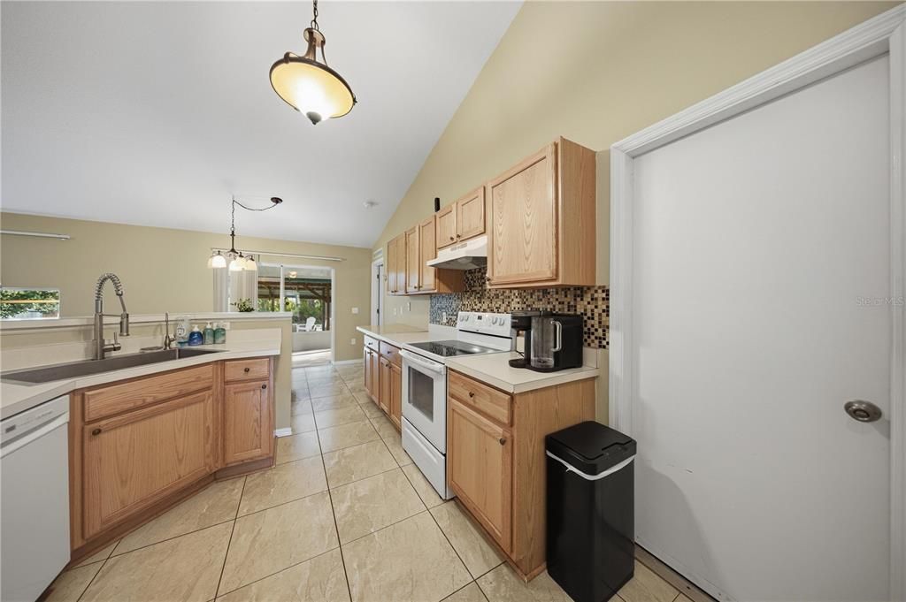 For Sale: $265,000 (3 beds, 2 baths, 1648 Square Feet)