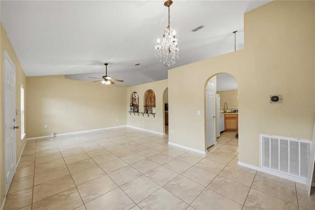 For Sale: $265,000 (3 beds, 2 baths, 1648 Square Feet)