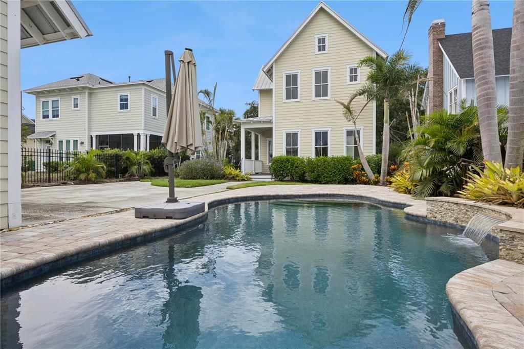 For Sale: $910,000 (3 beds, 2 baths, 1822 Square Feet)