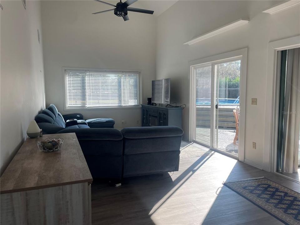 En Venta: $849,000 (2 camas, 2 baños, 1365 Pies cuadrados)