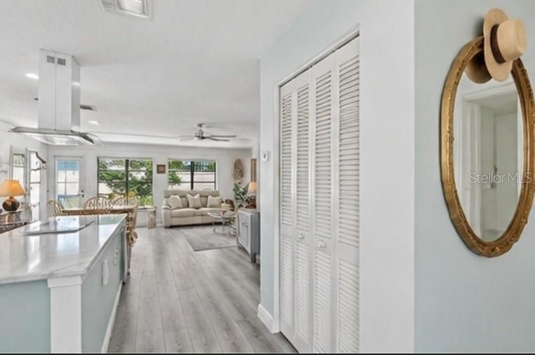 For Sale: $245,000 (2 beds, 2 baths, 1090 Square Feet)
