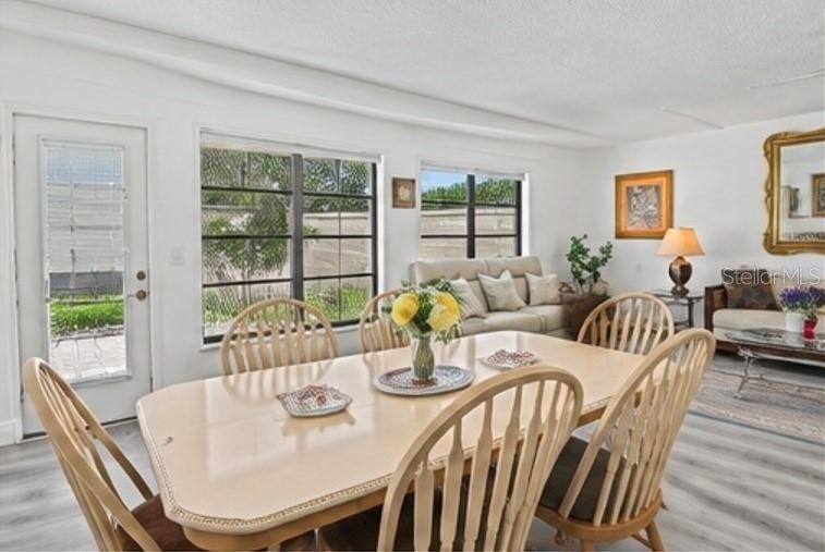 For Sale: $245,000 (2 beds, 2 baths, 1090 Square Feet)
