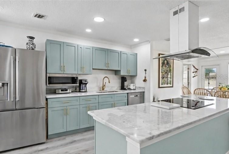 For Sale: $245,000 (2 beds, 2 baths, 1090 Square Feet)