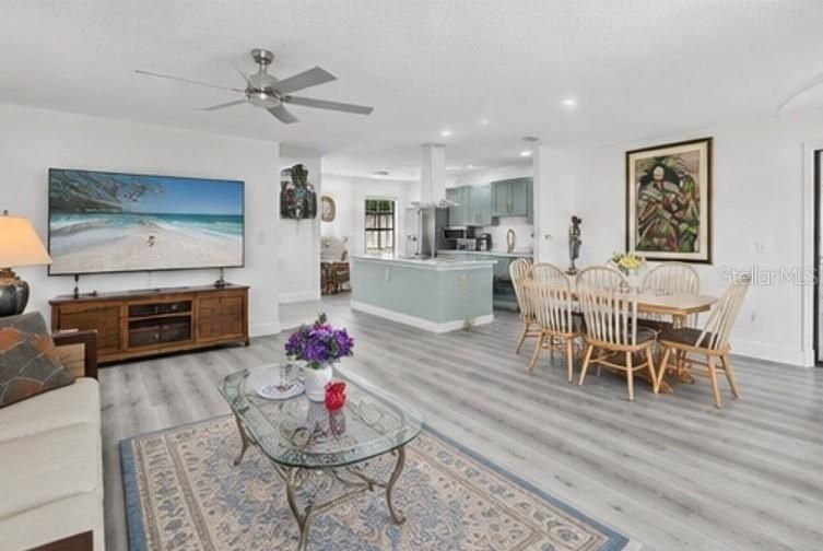 For Sale: $245,000 (2 beds, 2 baths, 1090 Square Feet)