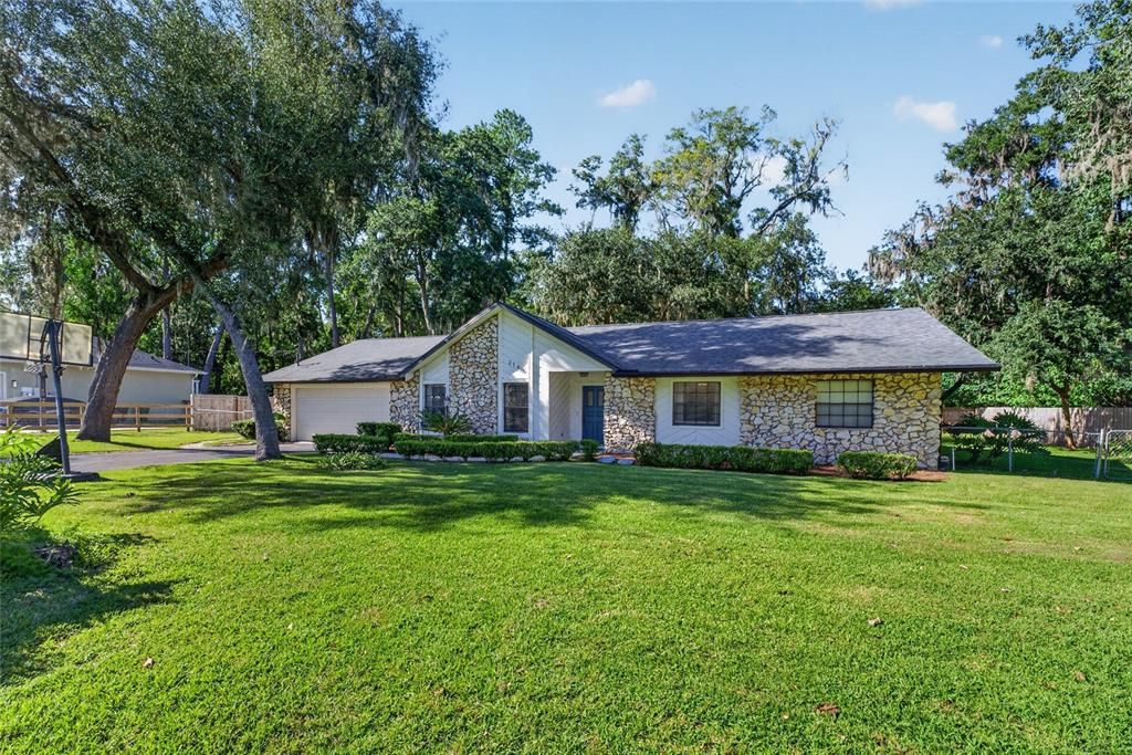For Sale: $395,000 (3 beds, 2 baths, 1867 Square Feet)