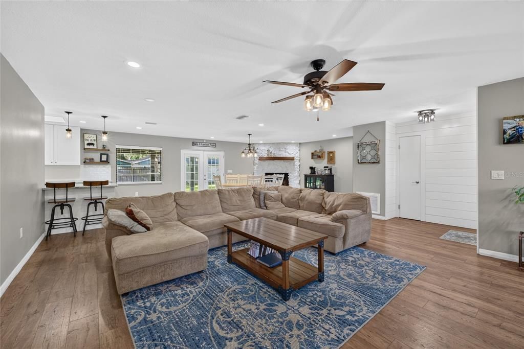 For Sale: $395,000 (3 beds, 2 baths, 1867 Square Feet)